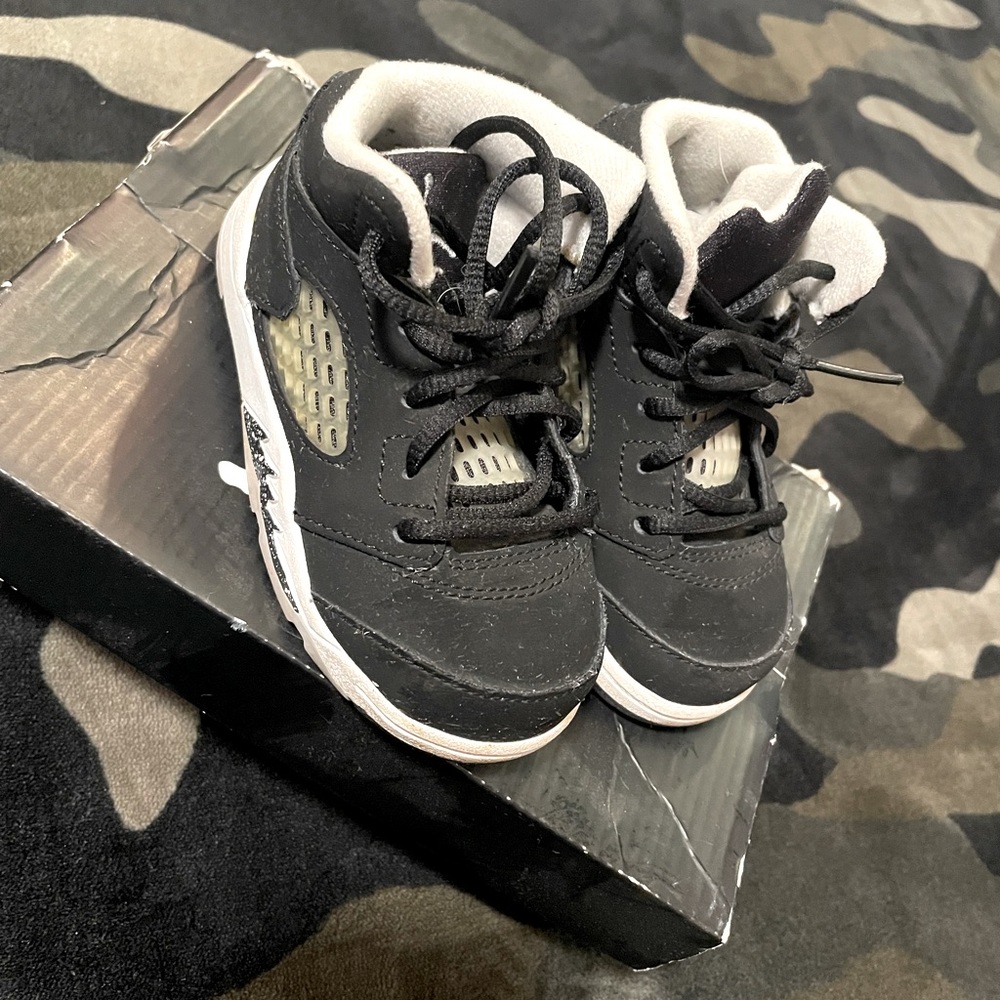 Little boys Jordans size 6c